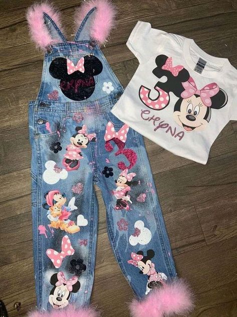 Minnie Mouse Overalls, Painted Overalls, Custom Kids Clothes, Kid Birthday Outfits, Minnie Mouse Birthday Outfit, Disney Fits, Minnie Mouse Shoes, Mouse Outfit, Barbie Mode