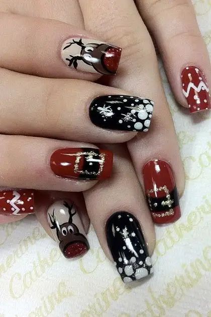 75+ Best DIY Christmas Nail Designs for 2022 - HubPages Nail Art On Red Nails, Christmas Naildesign, Diy Christmas Nail Designs, Nail Designs Holiday, Nails Red And Black, Christmas Nails Red, Holiday Nails Easy, Christmas Edit, Xmas Nail