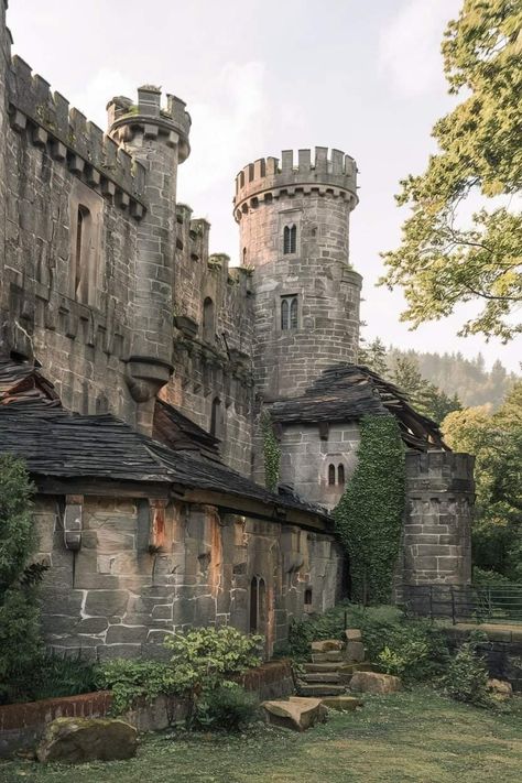 Julie Garwood, Welsh Castles, Spooky Decorations, Old Castle, Creepy Houses, Chateau Medieval, Castle Aesthetic, Saving Grace, Castle Ruins