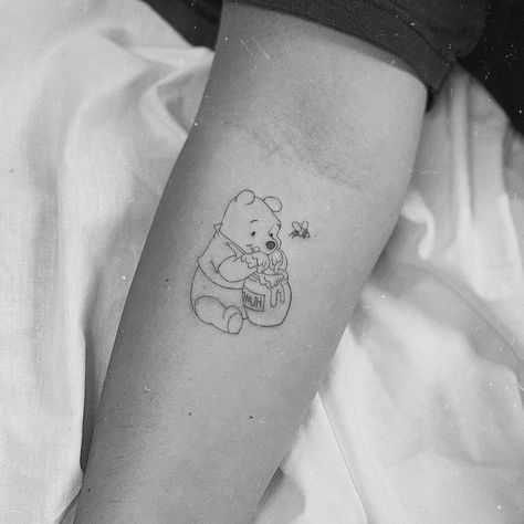 Fine Line Pooh Bear Tattoo, Wine The Pooh Tattoo, Cute Cartoon Tattoo Ideas, Winnie The Pooh Butterfly Tattoo, Winnie The Pooh With Balloon Tattoo, Winny The Pooh Tattoos, Cute Winnie The Pooh Tattoos, Winnie The Pooh Outline Tattoo, Whinney Pooh Tattoo