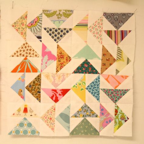 Flying Geese Block, Mini Patchwork, Flying Geese Quilt, Quilt Tutorial, Cute Quilts, Pretty Quilt, Quilt Block Tutorial, Sampler Quilt, Triangle Quilt