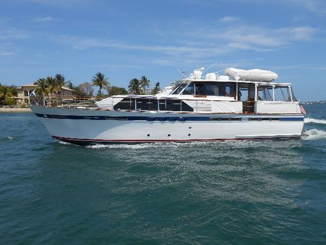 Constellation Club - Chris Craft Connies, Commanders & Catalinas | YachtForums: We Know Big Boats! Chris Craft Wood Boats, Chris Craft Yacht, Big Boats, Chris Craft Boats, Boat Restoration, Classic Wooden Boats, Wwii Airplane, Cabin Cruiser, Classic Yachts