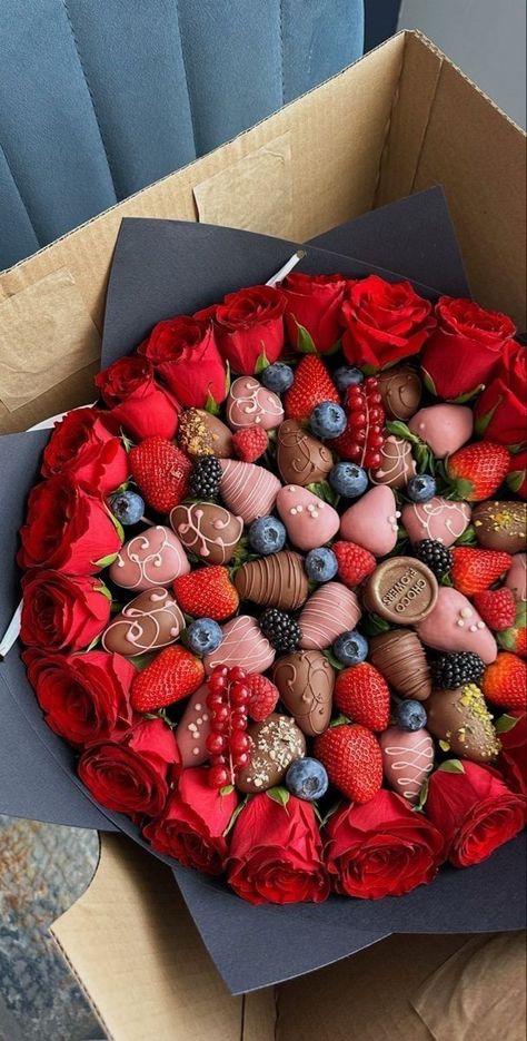 Chocolate Covered Strawberries Bouquet, Birthday Ideas For Her, Luxury Birthday, Flower Gift Ideas, Nothing But Flowers, Chocolate Bouquet, Flower Therapy, Beautiful Bouquet Of Flowers, Covered Strawberries