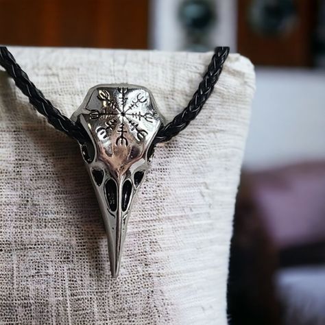 Viking Creatures, Dark Academia Accessories, Nordic Compass, Bird Skull Necklace, Rock And Roll Fashion, Totem Animal, Raven Bird, Crow Skull, Skeleton Head