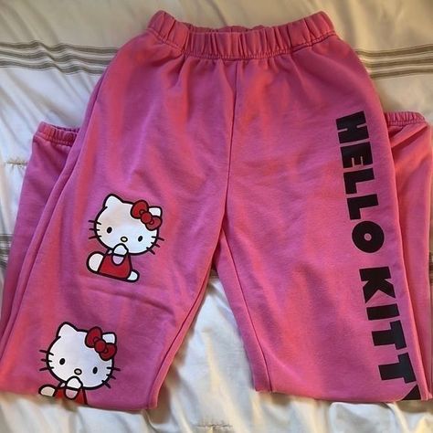 Sweatpants Outfit Pink, Kawaii Sweatpants, Preppy 2023, Shein Hello Kitty, Pink Sweatpants Outfit, Hello Kitty Sweatpants, Aesthetic Sweatpants, Sweatpants Aesthetic, Hello Kitty Pants