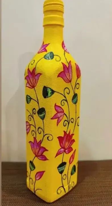 Bottle Painting Ideas For Kids Check more at https://www.kidsartncraft.com/bottle-painting-ideas-for-kids/ Bottle Painting Ideas, Decorated Liquor Bottles, Bottle Art Projects, Painting Ideas For Kids, Creative Wall Painting, Painted Glass Bottles, Bottle Designs, Lotus Painting, Painted Bottles