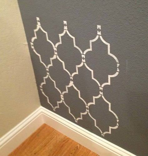 pintar-pared-con-plantilla-para-estarcido Moroccan Design Pattern, Moroccan Pattern Stencil, Wall Pattern Diy, Basement Decoration, Moroccan Wall Stencils, Mural Stencil, Wall Stencil Patterns, Stencil Wall, Moroccan Stencil