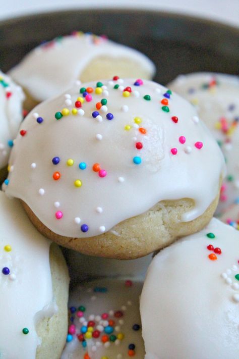 Authentic Italian Ricotta Cookies Ricotta Christmas Cookies, Anisette Cookies, Italian Holiday Cookies, Ricotta Cookies Recipe, Italian Ricotta Cookies, Christmas Cookies Recipe, Ricotta Cookies, Italian Christmas Cookies, Italian Cookie Recipes