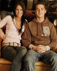 Sam and Mikaela (Transformers) (c) 2007 Hasbro & Paramount Pictures Megan Fox Video, Shia Labeouf Transformers, Shia Labeouf Megan Fox, Blue Shirt Grey Pants, Megan Fox Gif, Megan Fox Wallpaper, Megan Fox Transformers, Liz Phair, Megan Fox Pictures