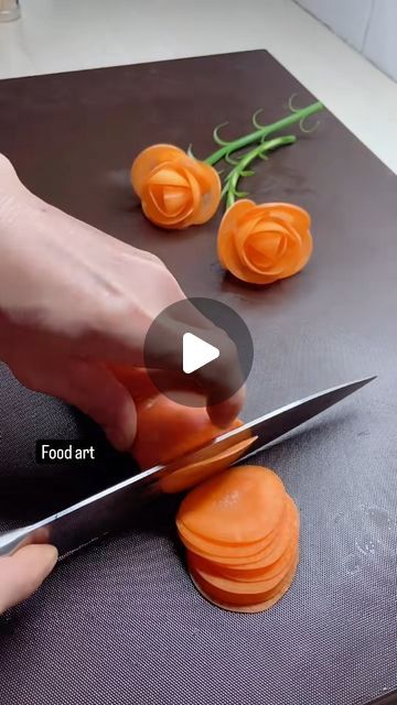 Vegetable Design Art, Salad Ideas Decoration, Catering Salads Ideas, Fruit Salad Ideas Creative, Salat Decoration, Fruit Garnish Ideas, Vegetable Roses, Salad Decoration Ideas Vegetables, Salad Decoration Ideas Creative