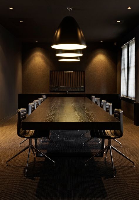 Hoyne Design’s, Ik vind hier kwa licht er een goed gevoel dat ik bij een darkside kantoor wil creeren loskomt Academy Design, Conference Room Design, Meeting Room Design, Office Meeting Room, Australian Interior Design, Sales Center, Boardroom Table, Interior Design Awards, Office Meeting