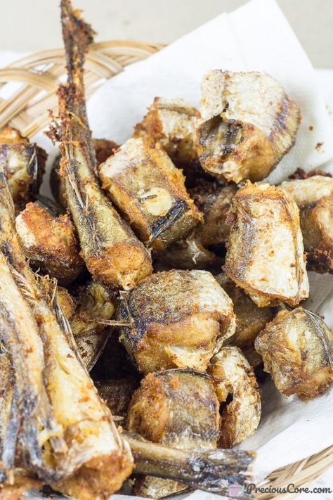 Fried fish for Nigerian peppered fish Fish Fillet Recipe, Nigeria Food, African Recipes Nigerian Food, Fish Varieties, West African Food, Nigerian Recipes, Africa Food, African Cooking, Sweet And Spicy Sauce