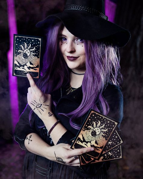 Witch with tarot cards portrait #atlantaportraitphotographer #witchportrait #atlantacosplay Tarot Card Reader Photography, Tarot Reading Photoshoot, Tarot Photoshoot, Tarot Photography, Witch Portrait, Tarot Card Reader, Reader Girl, Spiritual Photos, Witch Photos