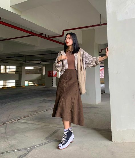 Brown Converse Outfit, Hike Converse, Brown Aesthetic Outfit, Singapore Outfit, Converse Fits, Brown Converse, Converse Run Star Hike, Run Star Hike, Converse Style