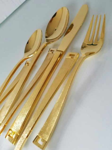 Tablescapes Ideas, Cutlery Design, Beautiful Tablescapes, Gold Flatware, Mini Backpacks, Paco Rabanne, Serving Piece, Cutlery Set, Gold Texture