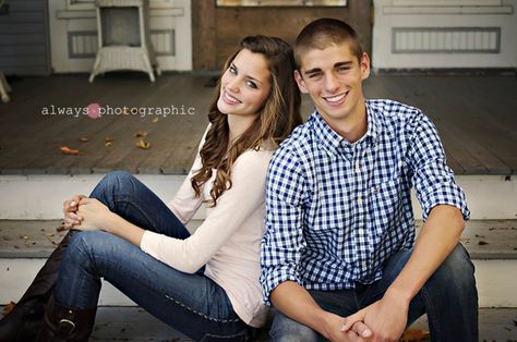 Posing Teenage Siblings, Brother And Sister Senior Photo Ideas, Teenage Brother And Sister Photo Ideas, Adult Brother And Sister Photo Ideas, Sibling Senior Picture Ideas, Brother Sister Senior Pictures, Sibling Senior Pictures, Twin Senior Photos, Twin Senior Picture Ideas