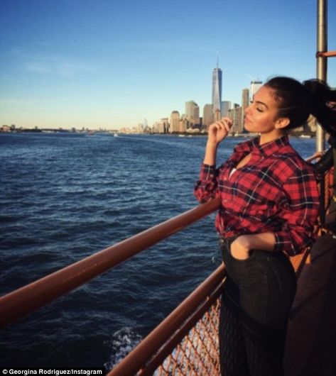 New York state of mind: Separate shots, amongst them a picturesque snap taken on New York'... Georgina Rodriguez Style, Georgina Rodriguez, Dating Simulator, Cristiano Ronaldo 7, Date Outfit Casual, Dating Pictures, New Girlfriend, First Dates, Funny Dating Quotes