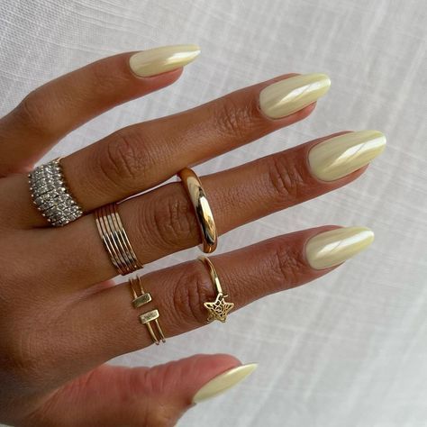 Summer Yellow Nails, Nails Yellow, Summery Nails, Summer Yellow, Soyut Sanat Tabloları, Sunny Afternoon, Nagel Inspo, Nails 2024, Yellow Nails