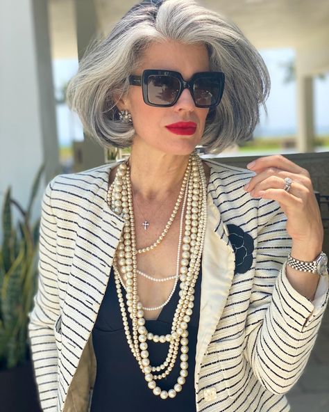 Christie Brinkley Hair, Lob Hairstyles, Nicole Johnson, Grey Hair Over 50, Trendy Bob Hairstyles, Grey Hair Inspiration, Wavy Wigs, A Bob, Over 60 Fashion