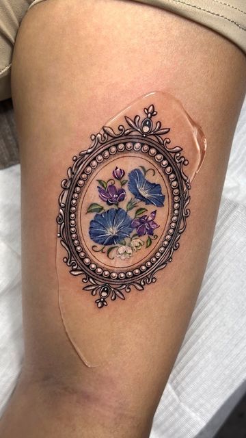 VISM STUDIO on Instagram: "Antique Frame with Moring Glory Studiobysol _ @tattooist_solar #studiobysol #colortattoo #frametattoo #antiquetattoo #vintagetattoo #flowertattoo" Flower Frame Tattoo Design, Frame Tattoos For Women, Elbow Frame Tattoo, Gold Frame Tattoo, Picture Frame Tattoo Vintage, Ornate Frame Tattoo, Antique Frame Tattoo, Tattoo Frame Design, Kookaburra Tattoo