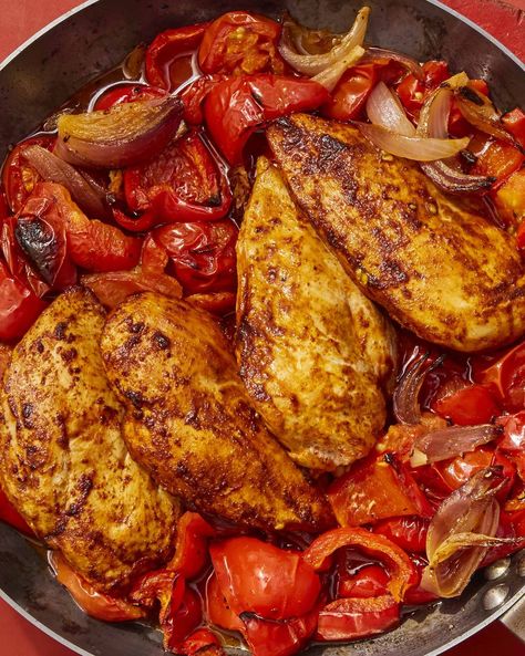 Chicken with Stewed Peppers and Tomatoes Stewed Tomato Recipes, Stew With Chicken, Tomato Stew, Chicken Tikka Masala Recipes, Quick Chicken Recipes, Easy Chicken Dinner Recipes, Stewed Tomatoes, Gluten Free Dinner, Peppers Recipes