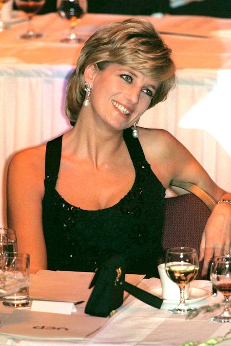 Diana Haircut, Diana Hair, Princess Diana Hair, Princess Diana Fashion, Princess Diana Pictures, Sophie Marceau, Meg Ryan, Princes Diana, Diana Fashion