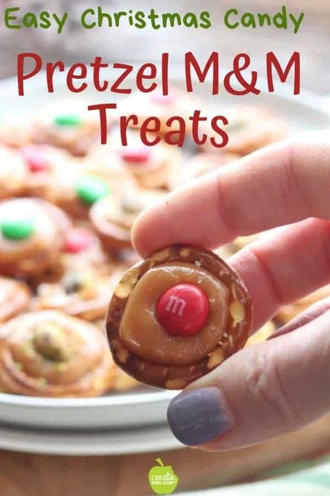 Christmas Pretzel Treats, Holiday Pretzel Treats, Pretzel Christmas, Christmas Pretzel, Easy Christmas Candy, Christmas Pretzels, Christmas Candy Easy, Easy Christmas Candy Recipes, Christmas Candy Homemade