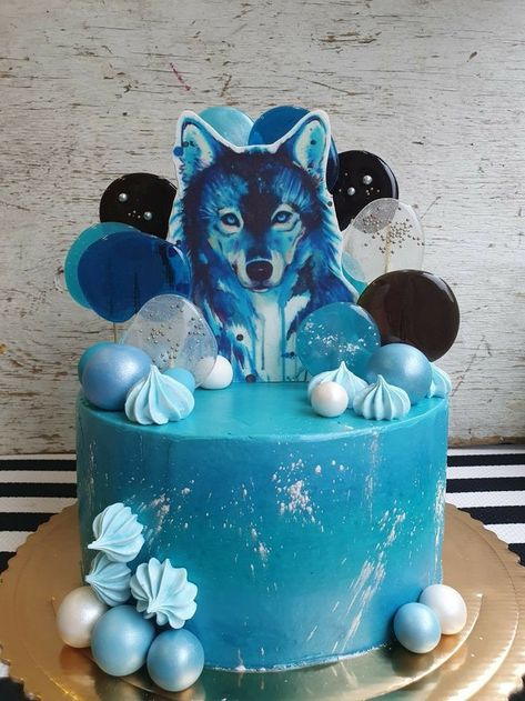 Wolf Cake Birthdays, Wolf Theme Cake, Wolf Cakes For Kids, Wolf Cake Ideas, Wolf Birthday Party Ideas, Wolf Cupcakes, Wolf Birthday Cake, 100 Cupcakes, Camo Cakes