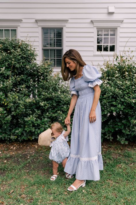 Mommy and Me Sandals | Gal Meets Glam Casual Outfits Jeans, Pastel Color Combinations, Spring Family Photos, Outfits For Spring, Summer Family Photos, Blue Outfits, Spring Photoshoot, Outfits Jeans, Julia Berolzheimer