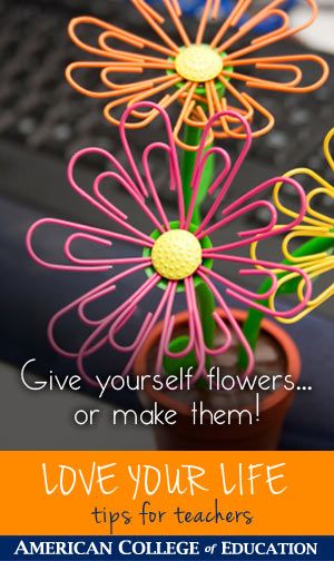 Love Your Life - Tips for Teachers | American College of Education Diy With Paper Clip, Things To Make Out Of A Paperclip, Jewelry Out Of Paper Clips, Giant Paperclip Crafts, Decorated Paper Clips, Diy Stamps, Paperclip Crafts, Paper Clip Art, Teacher Craft