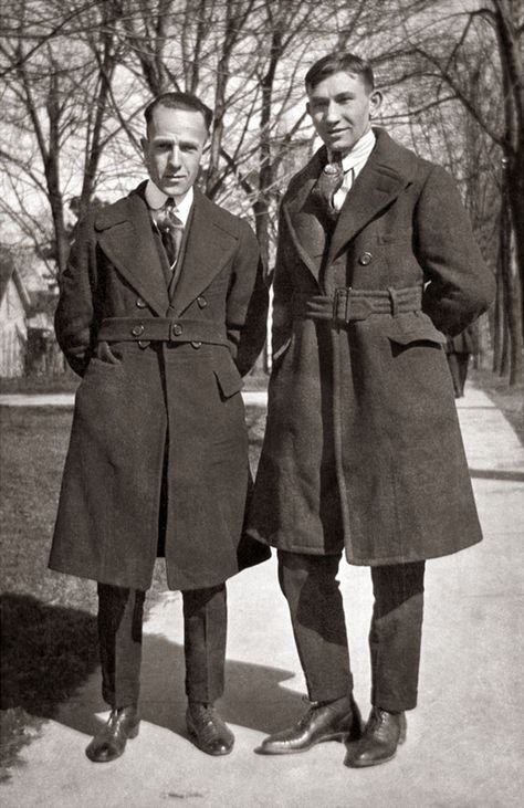 1930s Mens Fashion, 1920s Mens Fashion, Found Photos, The Roaring Twenties, German Fashion, Vintage Everyday, Vintage Mens Fashion, People Photos, 1930s Fashion