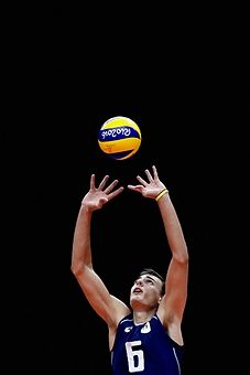 Simone Giannelli of Italy in action during the Men's Preliminary Pool A match between the Italy and France on Day 2 of the Rio de Janeiro Olympic Games at Maracanzinho on August 7, 2016 in Rio de Janeiro, Brazil. Volleyball Olympics, Volleyball Images, Volleyball Team Pictures, Rio 2016 Olympics, Sports Photoshoot, Volleyball Photography, Volleyball Senior Pictures, Volleyball Photos, Volleyball Poses