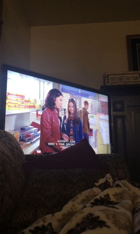 Movie On Tv Aesthetic, Person Watching Tv Aesthetic, Gilmore Girls Lifestyle, Watching Movies Aesthetic Tv, Watching Gilmore Girls Aesthetic, Tv Aesthetic Watching, Watch Tv Aesthetic, Watching Tv Aesthetic, Girl Watching Tv