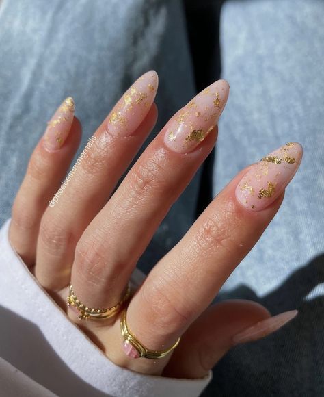 Simple Nail Inspo Acrylic, Gold Flake Nails, Simple Nails Gel, Butterflies Nails Acrylics, Nails New Year, Nail Designs Easy, Acrylic Nails Almond, Year Nails, Nails Round