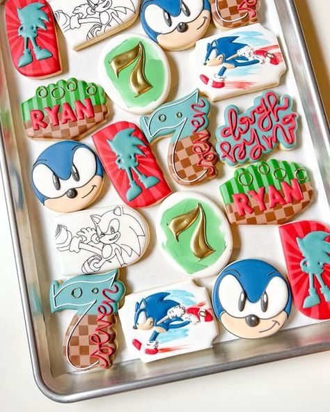 Sonic Cookies Decorated, Hedgehog Cookies, Sonic Birthday Cake, Sonic Birthday Parties, Royal Iced Cookies, Hedgehog Birthday, Sonic Party, Sugar Cookie Royal Icing, Sonic Birthday