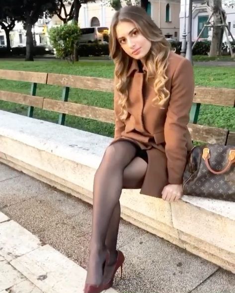 826 Me gusta, 93 comentarios - Chiara Stile Official (@chiarastile) en Instagram: "Missing so much my professional photoshoots! Do you prefer videos or photos on my Instagram…" Heels With Black Tights, Brown Stockings Outfit, Stockings Outfit, Pantyhose Heels, Black Pantyhose, Black Stockings, Brown Heels, Fashion High Heels, Brown Dress