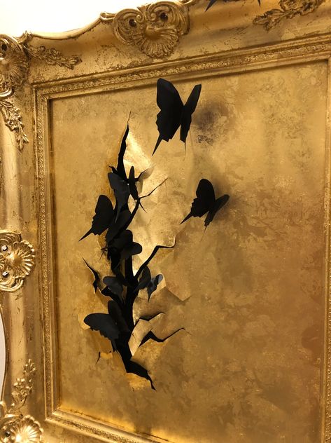 Paint A Mirror Frame, Paint A Mirror, Dark Painting, Ideas Cuadros, Art Muse, Supernatural Tattoo, Mixed Media Acrylic, Bling Crafts, Metal Butterfly