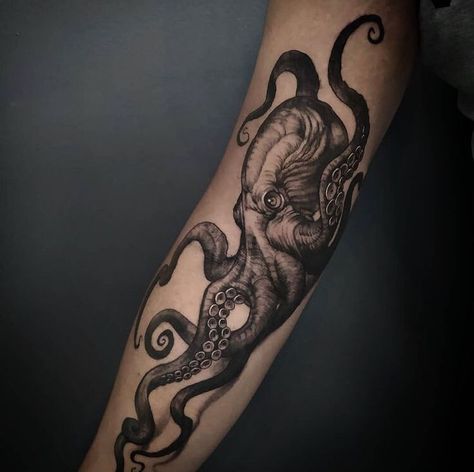 Upper Arm Tattoo Men, Arm Tattoo Men, Octopus Tattoo Sleeve, Upper Arm Tattoo, Kraken Tattoo, Squid Tattoo, Strong Tattoos, Tattoos Hand, Octopus Tattoo Design