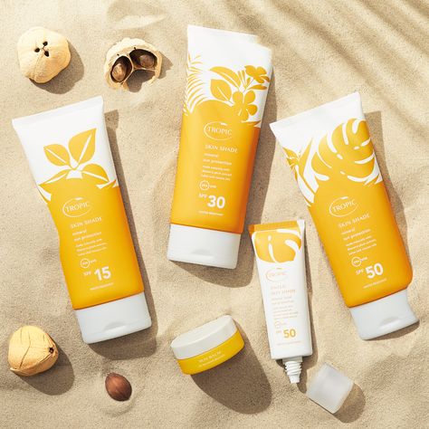 Sun Screen Photography, Sunscreen Packaging, Vegan Sunscreen, Tropic Skincare, Skincare Inspiration, Skincare Packaging, Cosmetics Photography, Hotel Amenities, Suncare