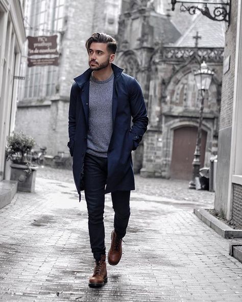 Rainy days in Amsterdam Rainy Day Outfit Men, Gentleman Mode, Men's Trench Coat, Spring Outfits Men, Streetwear Mode, Mens Spring Fashion, Hipster Mens Fashion, Trench Coat Men, Blue Coat