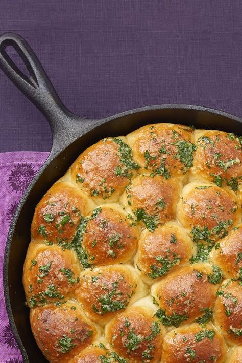 Skillet Dinner Rolls, Crash Hot Potatoes, Herb Butter Recipe, New Years Eve Dinner, Fall Appetizers, Christmas Eve Dinner, Garlic Herb Butter, Skillet Dinners, Herb Butter