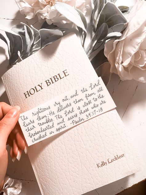 White Rose and Sage Bible Aesthetic Holy Bible Aesthetic, White + Core + Aesthetic, Aesthetic Bible Verses, Bible Color Coding, Bible Aesthetic, Aesthetic Bible, Bible Drawing, Niv Bible, Bible Women