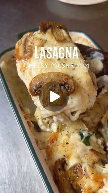 Spinach Lasagne Recipes, Shrimp Lasagna Recipe, Mushroom Lasagna Recipe, Lasagna Recipe Videos, Garlic Milk, Vegetarian Lasagna Recipe, White Lasagna, Mushroom Lasagna, Beef Lasagna