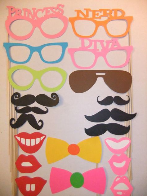 we could make these and add stir straws since I don't like to touch raw wood. Foto Party, Felt Faces, Photobooth Props, Reunion Ideas, Diy Photo Booth, Wedding Photo Booth, Photo Booths, Booth Props, Party Photo Booth