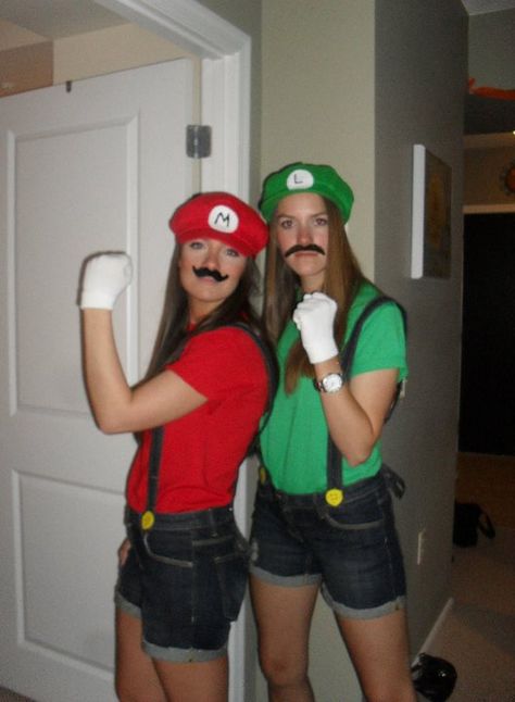 mario and luigi costumes - Google Search 3 Person Halloween Costume, Mario And Luigi Costumes, Halloween Costume Teenage Girl, Luigi Halloween Costume, Two Person Halloween Costumes, Harry Potter Kostüm, Mario Und Luigi, Luigi Costume, Costume Family