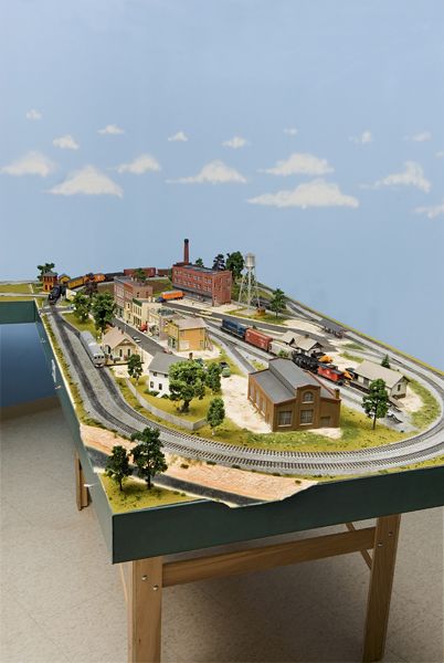 Lionel Trains Layout, Model Trains Ho Scale, Model Train Display, N Scale Train Layout, N Scale Layouts, Ho Train Layouts, Model Train Table, Ho Scale Train Layout, N Scale Model Trains