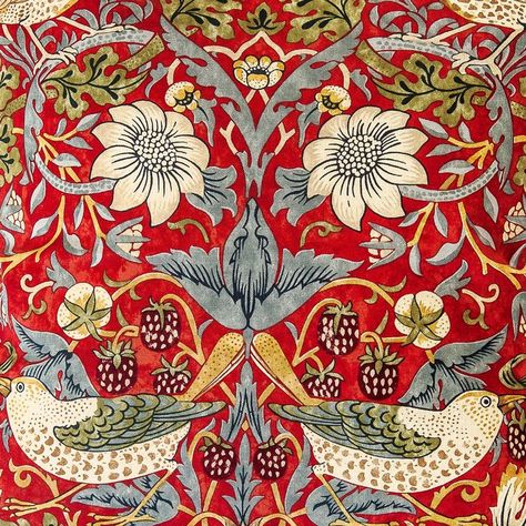 william morris William Morris Birds, Friends Interior, Wallpaper Birds, William Morris Wallpaper, William Morris Patterns, Morris Wallpapers, William Morris Art, William Morris Designs, Strawberry Thief