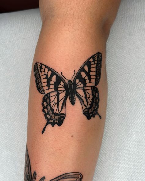 ______________________________________ #mlt_tattoo #butterfly #blacktraditional #blacktraditionals #blacktrad #blacktraditionaltattoo #blacktraditionalink #blackworktraditional #traditionalblackwork #butterflytattoo #boldtattooart #contemporarytattoo #contemporarytattooing #blackworkers_tattoo #ignoranttattoo #blacktattooing #mannheimtattoo #mannheimgram Blackwork Butterfly Tattoo, Butterfly Traditional Tattoo, American Traditional Snake Tattoo, Detailed Butterfly Tattoo, Traditional Butterfly Tattoo, Traditional Snake Tattoo, Traditional Butterfly, Butterfly Hand Tattoo, Tattoo Butterfly