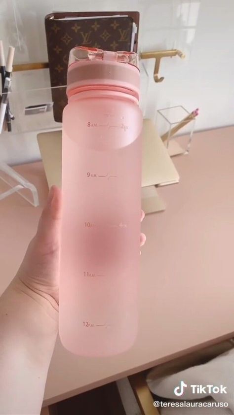 Clear Water Bottle, Stylish Water Bottles, Trendy Water Bottles, Pink Water Bottle, Daily Water Intake, Motivational Water Bottle, Daily Water, Cute Water Bottles, Pink Water