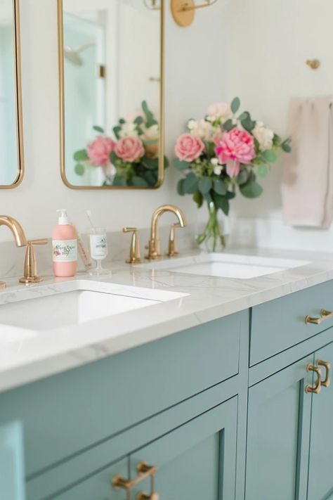 Looking for stunning double sink bathroom mirror designs? Check out these practical and stylish mirror ideas that will make your vanity stand out! From sleek modern looks to more classic styles, these décor tips will help you transform your bathroom space. Discover how to choose the perfect mirror height and style to match your sinks for a cohesive look. Each idea adds elegance and both functionality and sophistication, making your bathroom not only beautiful but also practical. Let's give your happy place the touch it deserves! Bathroom Lights And Mirrors, Double Sink Mirror Ideas, Big Bathroom Sink, Bathroom Mirrors And Lights Double Sinks, Bathroom Double Sink Ideas, Dual Sink Bathroom Ideas, Double Sink Mirror, Double Vanity Mirror Ideas, Vanity Mirror Ideas